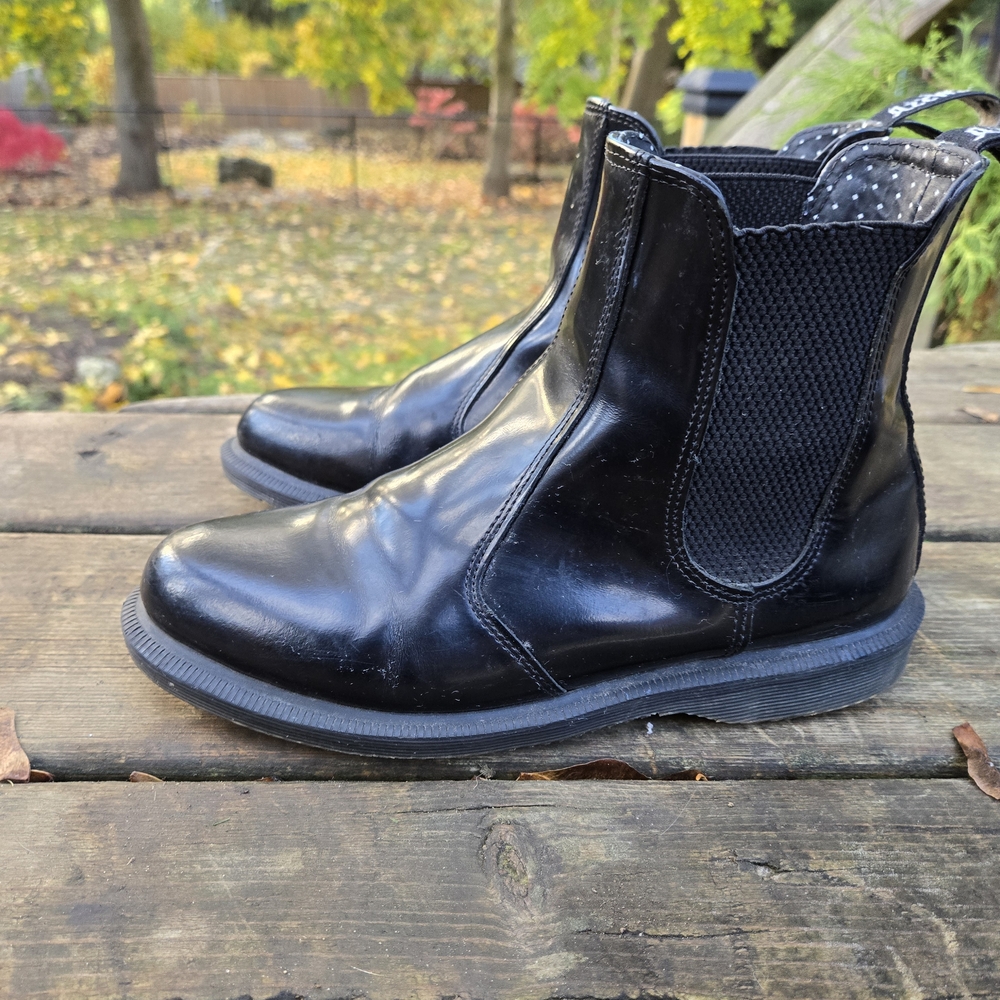 DOC MARTEN LEATHER CHELSEA BOOTS